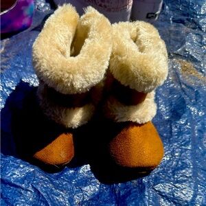 Baby boots, size 2, new never worn.
